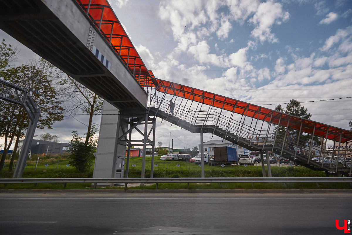 Вы давно пользовались надземными пешеходными переходами в черте областного центра? Если да, предлагаем совершить виртуальную экскурсию вместе с нами. «Ключ-Медиа» выбрал три владимирских объекта из десяти и проинспектировал их.