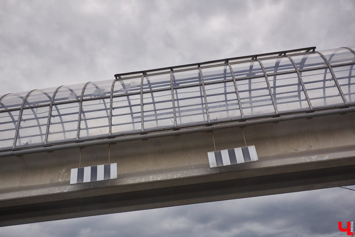 Вы давно пользовались надземными пешеходными переходами в черте областного центра? Если да, предлагаем совершить виртуальную экскурсию вместе с нами. «Ключ-Медиа» выбрал три владимирских объекта из десяти и проинспектировал их.