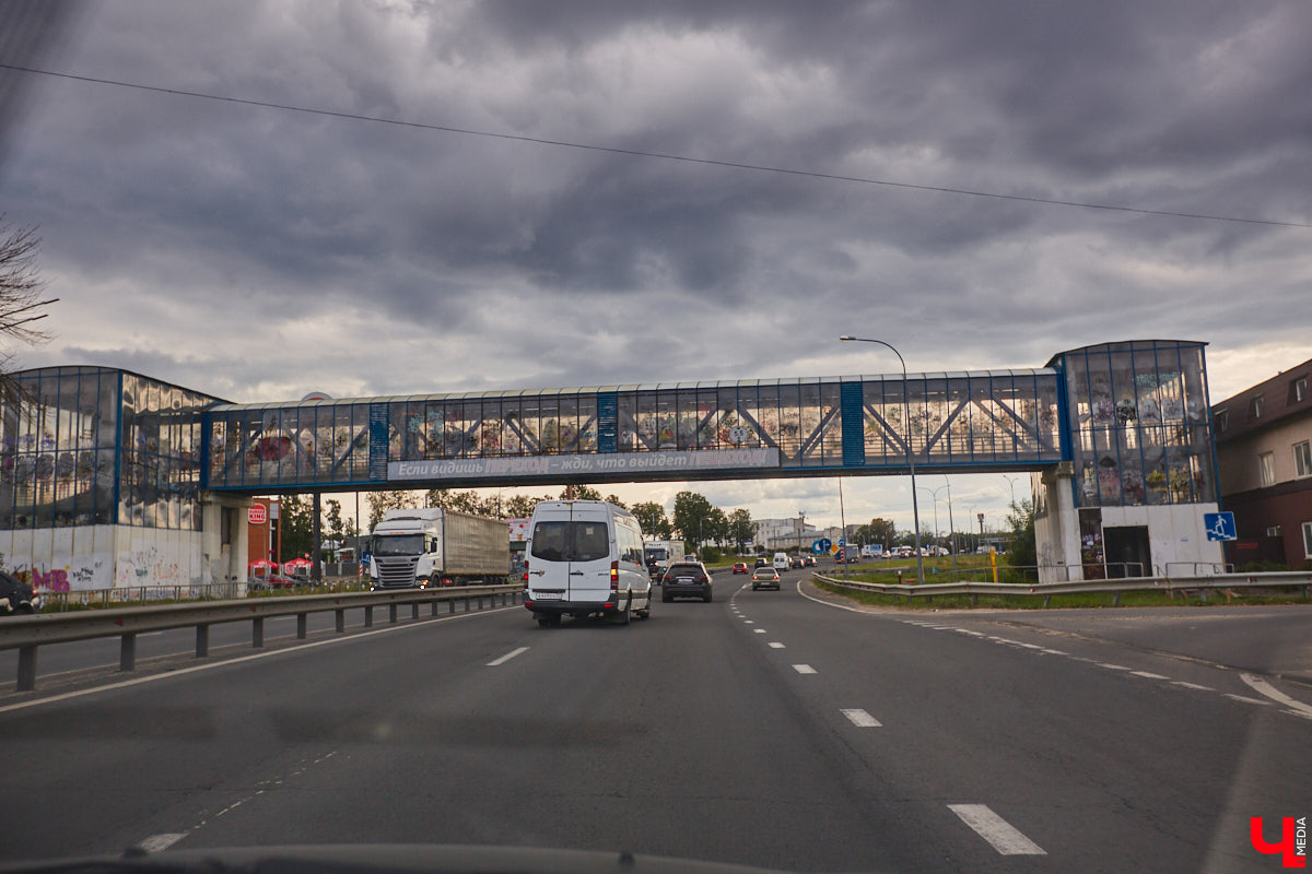 Вы давно пользовались надземными пешеходными переходами в черте областного центра? Если да, предлагаем совершить виртуальную экскурсию вместе с нами. «Ключ-Медиа» выбрал три владимирских объекта из десяти и проинспектировал их.