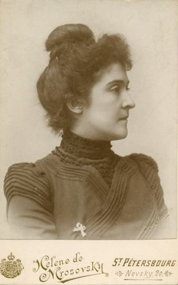 В 60-е годы XIX века во Владимире появился новый губернский предводитель дворянства Михаил Огарев. Он привез с собой жену, успешную актрису Александринского театра Александру Читау. Эта пара сыграла огромную роль в становлении и развитии владимирского драматического театра. Михаил Ильич стал его покровителем и меценатом, а Александра Матвеевна фактически была первым владимирским театральным режиссером и педагогом. Но и сама история их отношений напоминает бурный театральный роман.