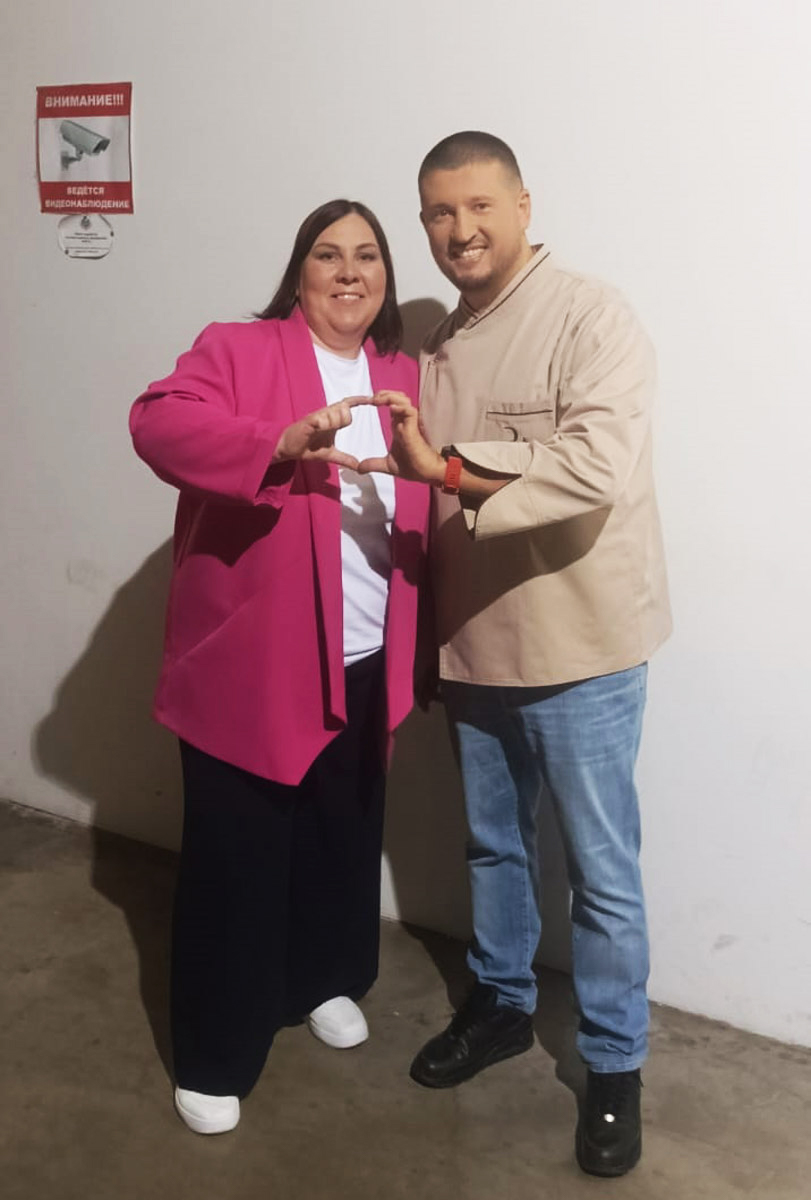 Жительница Костерево Екатерина Плужникова снялась в шестом выпуске «Битвы шефов» на телеканале «Пятница!». Ей удалось не только почти дойти до финала программы, но и покорить сердца именитых ведущих кулинарным талантом. «Ключ-Медиа» из первых уст узнал все подробности участия повара из Владимирской области в популярном шоу. 