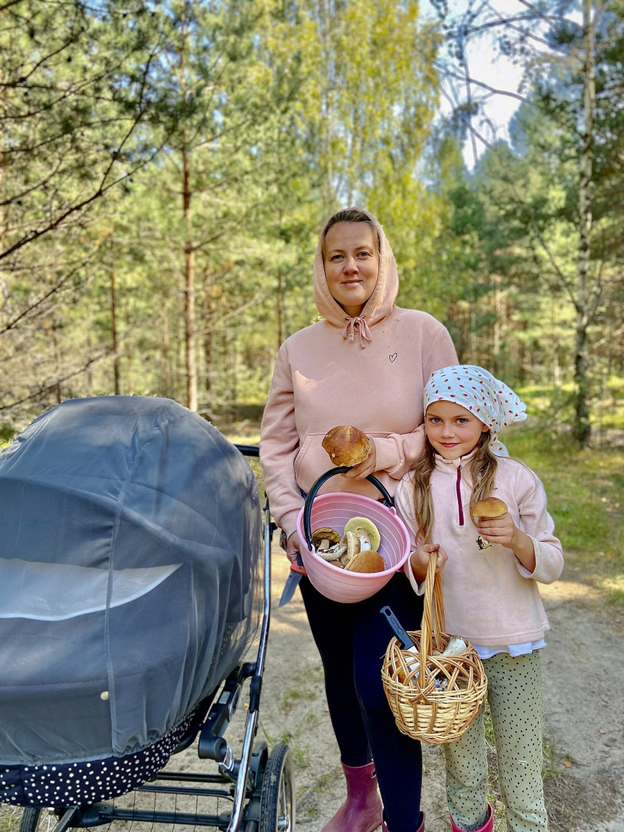 Жители Владимирской области не теряют время зря. В погожие деньки они с удовольствием гуляют по лесу с корзинками. И результаты тихой охоты впечатляют. В регионе настоящий грибной бум.