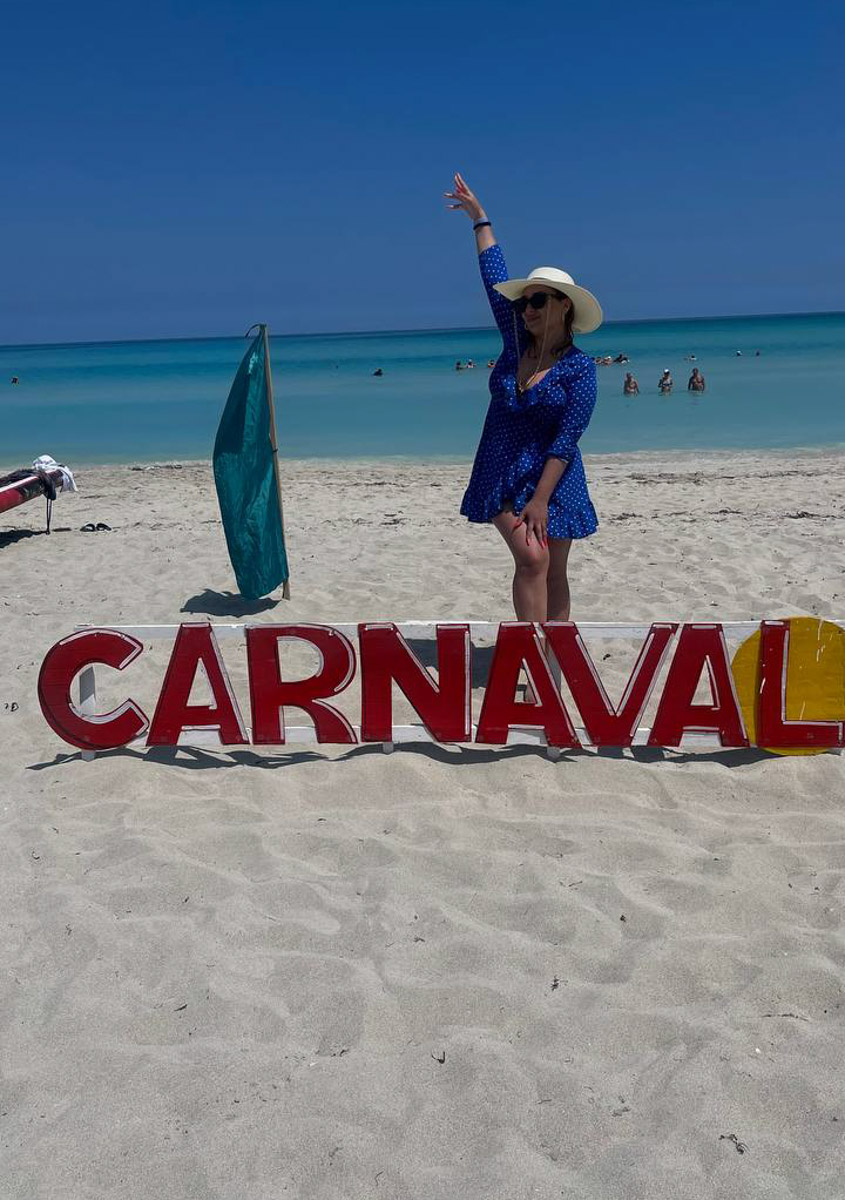 Летом этого года Куба стала одним из самых популярных направлений среди российских туристов. Только по официальным данным количество отдыхающих из нашей страны там выросло в полтора раза. Среди тех, кто выбирает белые песчаные пляжи и романтические пейзажи, все больше жителей нашего города. Среди них оказалась и Ольга Богданова, которая отметила на Острове свободы свой день рождения.