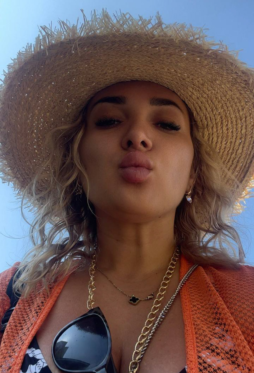 Летом этого года Куба стала одним из самых популярных направлений среди российских туристов. Только по официальным данным количество отдыхающих из нашей страны там выросло в полтора раза. Среди тех, кто выбирает белые песчаные пляжи и романтические пейзажи, все больше жителей нашего города. Среди них оказалась и Ольга Богданова, которая отметила на Острове свободы свой день рождения.