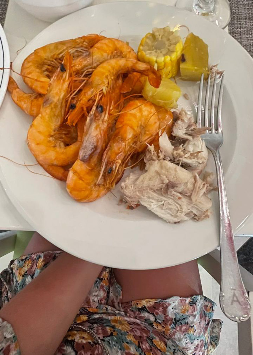 Летом этого года Куба стала одним из самых популярных направлений среди российских туристов. Только по официальным данным количество отдыхающих из нашей страны там выросло в полтора раза. Среди тех, кто выбирает белые песчаные пляжи и романтические пейзажи, все больше жителей нашего города. Среди них оказалась и Ольга Богданова, которая отметила на Острове свободы свой день рождения.