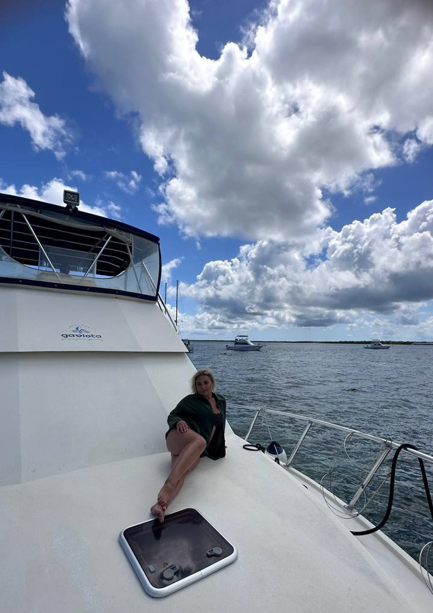 Летом этого года Куба стала одним из самых популярных направлений среди российских туристов. Только по официальным данным количество отдыхающих из нашей страны там выросло в полтора раза. Среди тех, кто выбирает белые песчаные пляжи и романтические пейзажи, все больше жителей нашего города. Среди них оказалась и Ольга Богданова, которая отметила на Острове свободы свой день рождения.