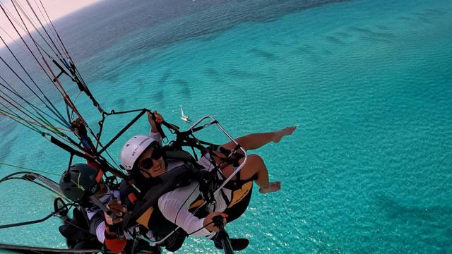 Летом этого года Куба стала одним из самых популярных направлений среди российских туристов. Только по официальным данным количество отдыхающих из нашей страны там выросло в полтора раза. Среди тех, кто выбирает белые песчаные пляжи и романтические пейзажи, все больше жителей нашего города. Среди них оказалась и Ольга Богданова, которая отметила на Острове свободы свой день рождения.