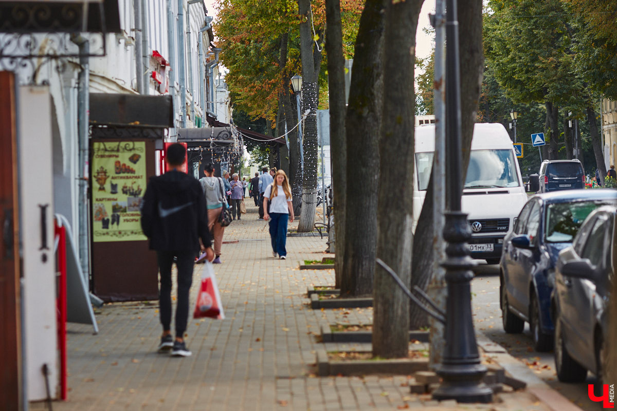 В Суздале во второй раз отложили запуск системы платных парковок, теперь на неопределенный срок. Заработать она должна была сначала 2-го, а потом 16 сентября, но деньги за место для автомобиля в центре города до сих пор не взимают. Хотя вся инфраструктура, необходимая для организации процесса, готова.