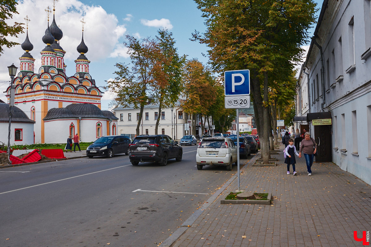 В Суздале во второй раз отложили запуск системы платных парковок, теперь на неопределенный срок. Заработать она должна была сначала 2-го, а потом 16 сентября, но деньги за место для автомобиля в центре города до сих пор не взимают. Хотя вся инфраструктура, необходимая для организации процесса, готова.