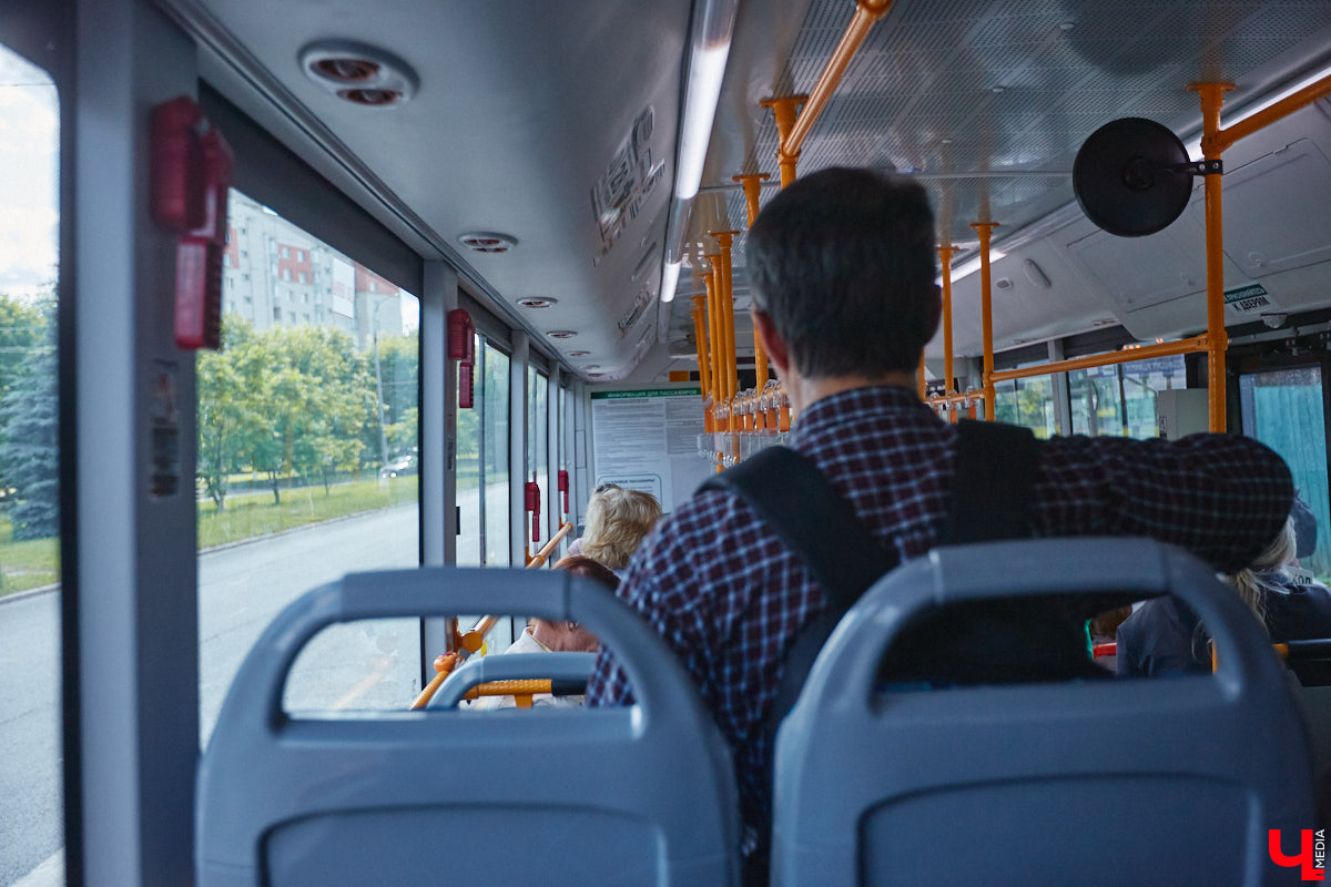 Всего за одно лето во Владимире удалось обновить парк общественного транспорта ровно наполовину. В город прибыло больше сотни машин разных производителей. Какая из них самая лучшая? «Ключ-Медиа» прокатился по областному центру в компании автоблогера в поисках ответа на этот вопрос.