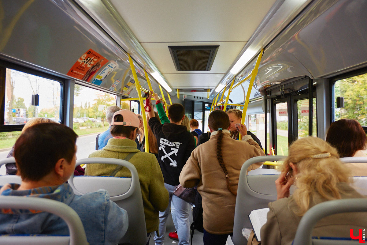 Всего за одно лето во Владимире удалось обновить парк общественного транспорта ровно наполовину. В город прибыло больше сотни машин разных производителей. Какая из них самая лучшая? «Ключ-Медиа» прокатился по областному центру в компании автоблогера в поисках ответа на этот вопрос.