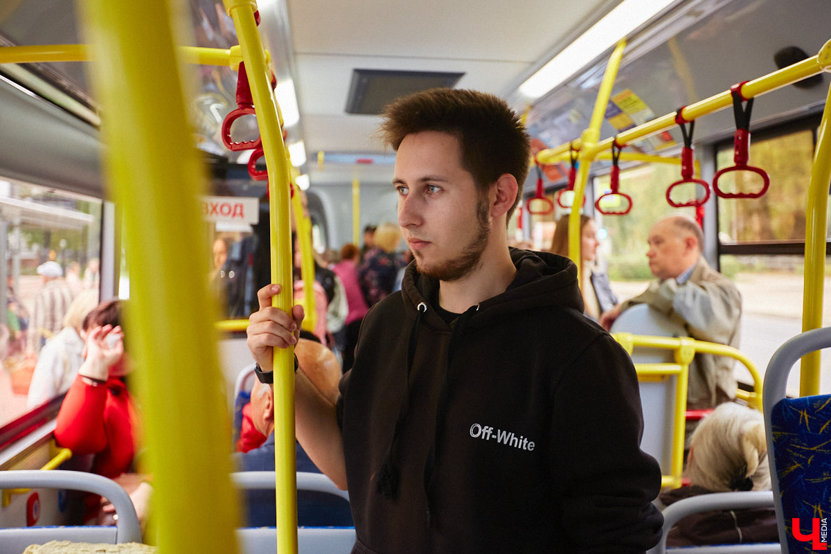 Всего за одно лето во Владимире удалось обновить парк общественного транспорта ровно наполовину. В город прибыло больше сотни машин разных производителей. Какая из них самая лучшая? «Ключ-Медиа» прокатился по областному центру в компании автоблогера в поисках ответа на этот вопрос.