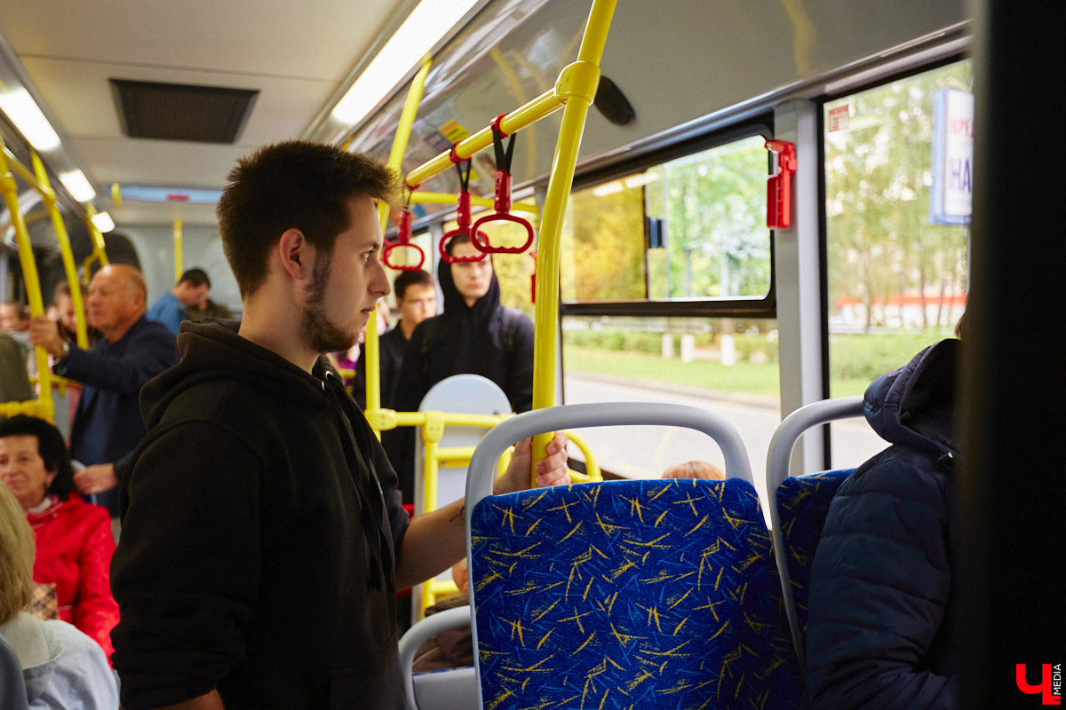 Всего за одно лето во Владимире удалось обновить парк общественного транспорта ровно наполовину. В город прибыло больше сотни машин разных производителей. Какая из них самая лучшая? «Ключ-Медиа» прокатился по областному центру в компании автоблогера в поисках ответа на этот вопрос.