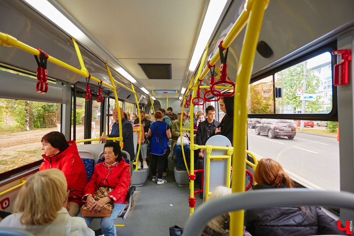 Всего за одно лето во Владимире удалось обновить парк общественного транспорта ровно наполовину. В город прибыло больше сотни машин разных производителей. Какая из них самая лучшая? «Ключ-Медиа» прокатился по областному центру в компании автоблогера в поисках ответа на этот вопрос.