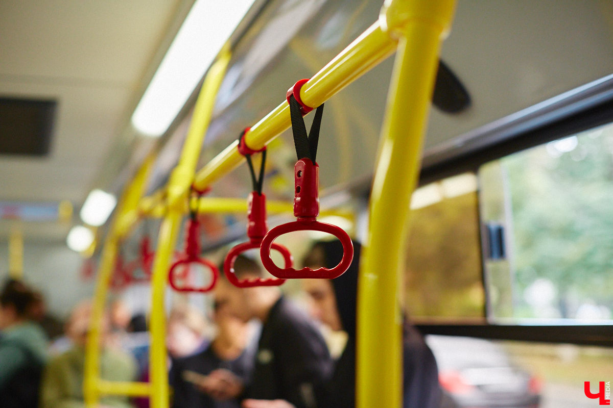 Всего за одно лето во Владимире удалось обновить парк общественного транспорта ровно наполовину. В город прибыло больше сотни машин разных производителей. Какая из них самая лучшая? «Ключ-Медиа» прокатился по областному центру в компании автоблогера в поисках ответа на этот вопрос.