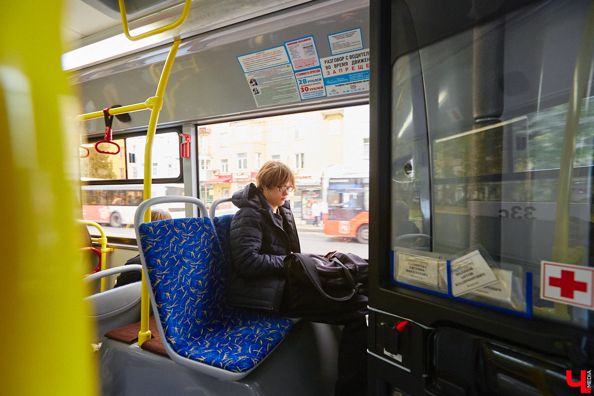 Всего за одно лето во Владимире удалось обновить парк общественного транспорта ровно наполовину. В город прибыло больше сотни машин разных производителей. Какая из них самая лучшая? «Ключ-Медиа» прокатился по областному центру в компании автоблогера в поисках ответа на этот вопрос.