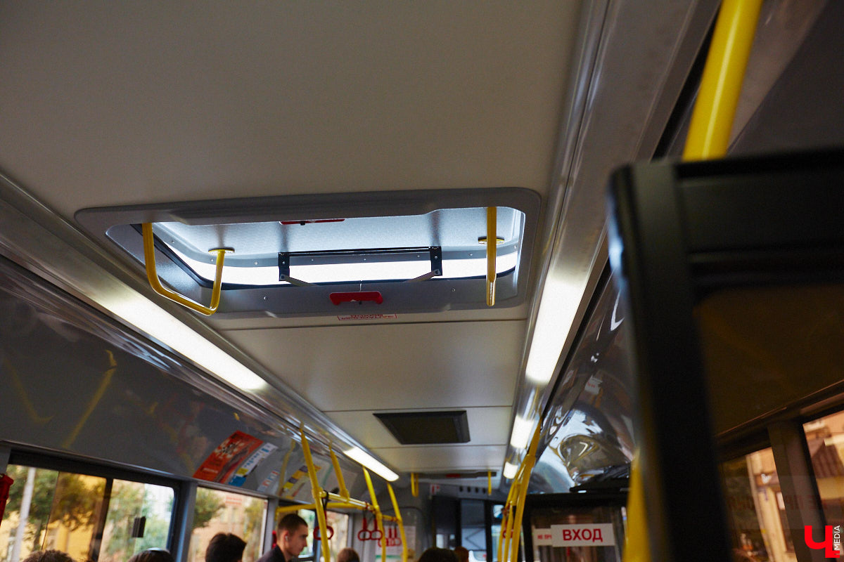 Всего за одно лето во Владимире удалось обновить парк общественного транспорта ровно наполовину. В город прибыло больше сотни машин разных производителей. Какая из них самая лучшая? «Ключ-Медиа» прокатился по областному центру в компании автоблогера в поисках ответа на этот вопрос.