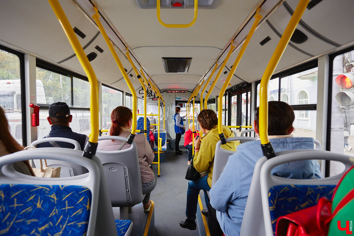 Всего за одно лето во Владимире удалось обновить парк общественного транспорта ровно наполовину. В город прибыло больше сотни машин разных производителей. Какая из них самая лучшая? «Ключ-Медиа» прокатился по областному центру в компании автоблогера в поисках ответа на этот вопрос.