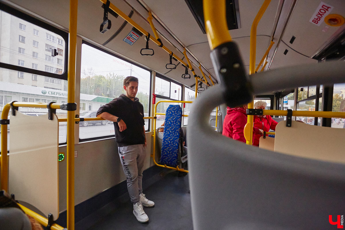 Всего за одно лето во Владимире удалось обновить парк общественного транспорта ровно наполовину. В город прибыло больше сотни машин разных производителей. Какая из них самая лучшая? «Ключ-Медиа» прокатился по областному центру в компании автоблогера в поисках ответа на этот вопрос.