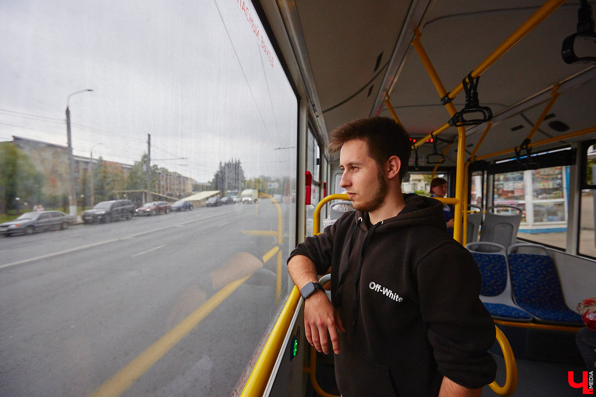 Всего за одно лето во Владимире удалось обновить парк общественного транспорта ровно наполовину. В город прибыло больше сотни машин разных производителей. Какая из них самая лучшая? «Ключ-Медиа» прокатился по областному центру в компании автоблогера в поисках ответа на этот вопрос.