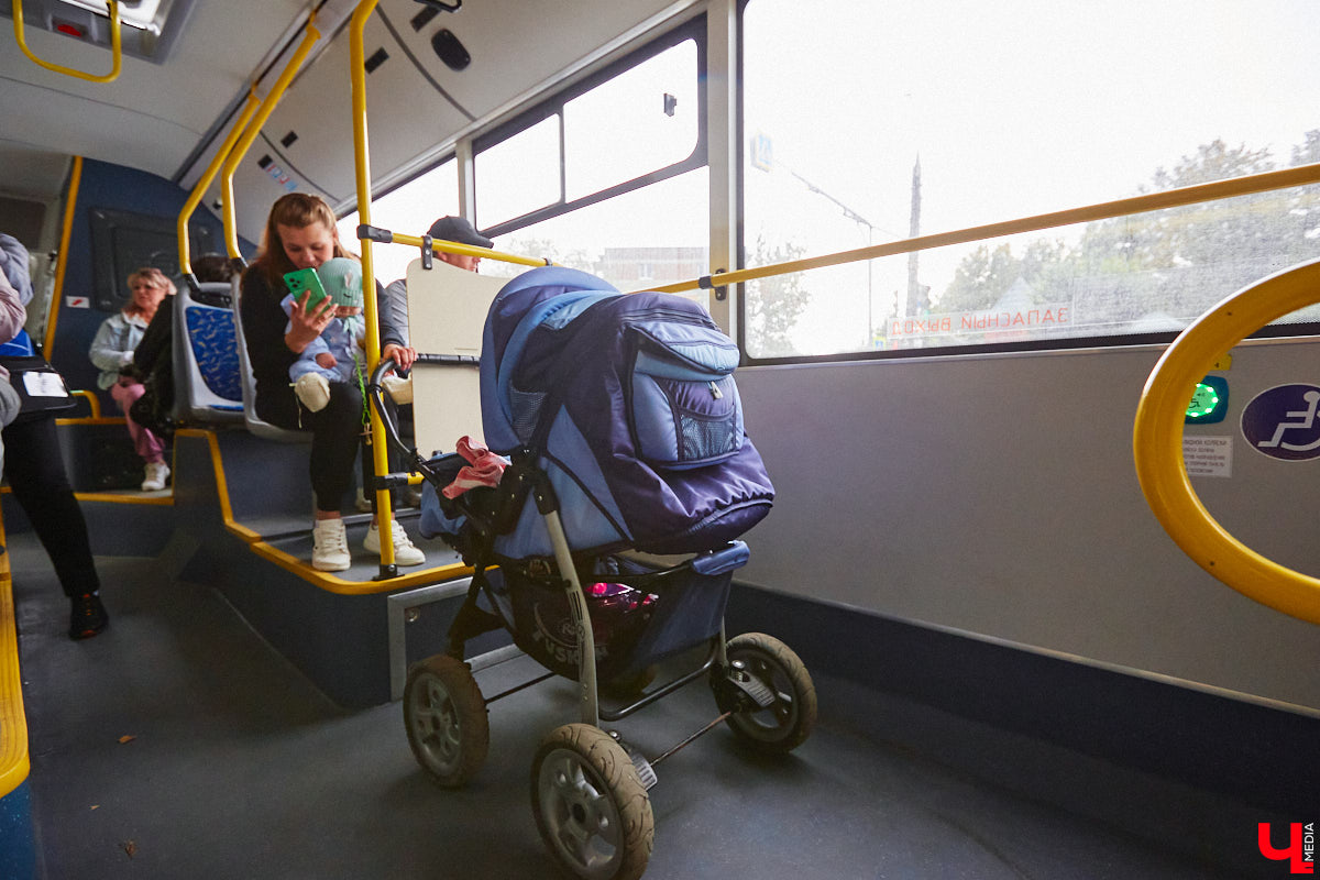 Всего за одно лето во Владимире удалось обновить парк общественного транспорта ровно наполовину. В город прибыло больше сотни машин разных производителей. Какая из них самая лучшая? «Ключ-Медиа» прокатился по областному центру в компании автоблогера в поисках ответа на этот вопрос.