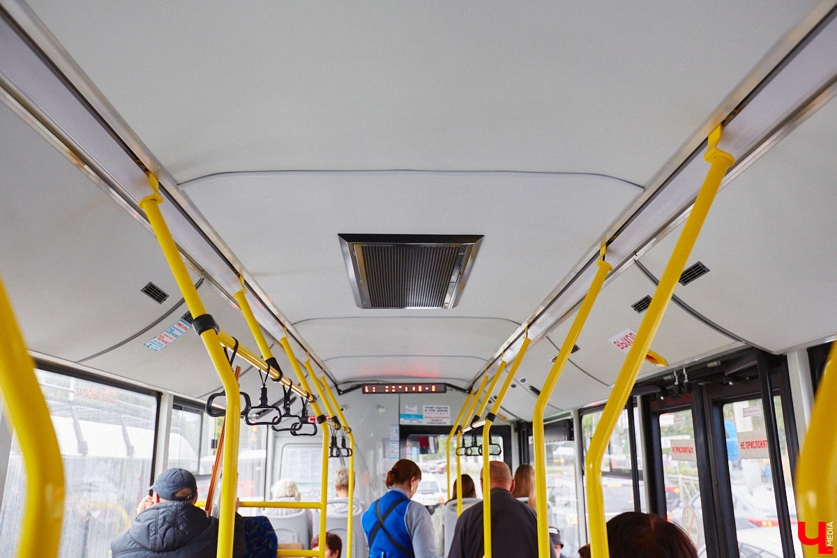 Всего за одно лето во Владимире удалось обновить парк общественного транспорта ровно наполовину. В город прибыло больше сотни машин разных производителей. Какая из них самая лучшая? «Ключ-Медиа» прокатился по областному центру в компании автоблогера в поисках ответа на этот вопрос.