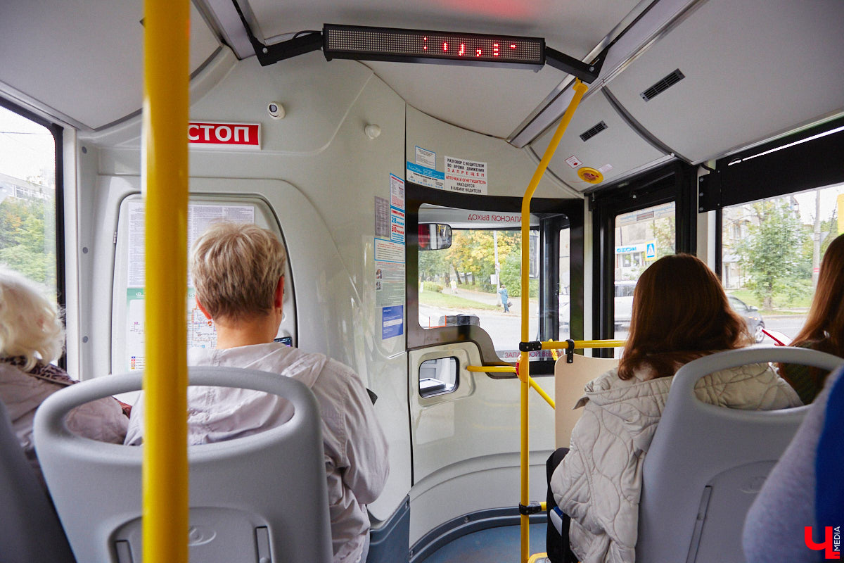 Всего за одно лето во Владимире удалось обновить парк общественного транспорта ровно наполовину. В город прибыло больше сотни машин разных производителей. Какая из них самая лучшая? «Ключ-Медиа» прокатился по областному центру в компании автоблогера в поисках ответа на этот вопрос.