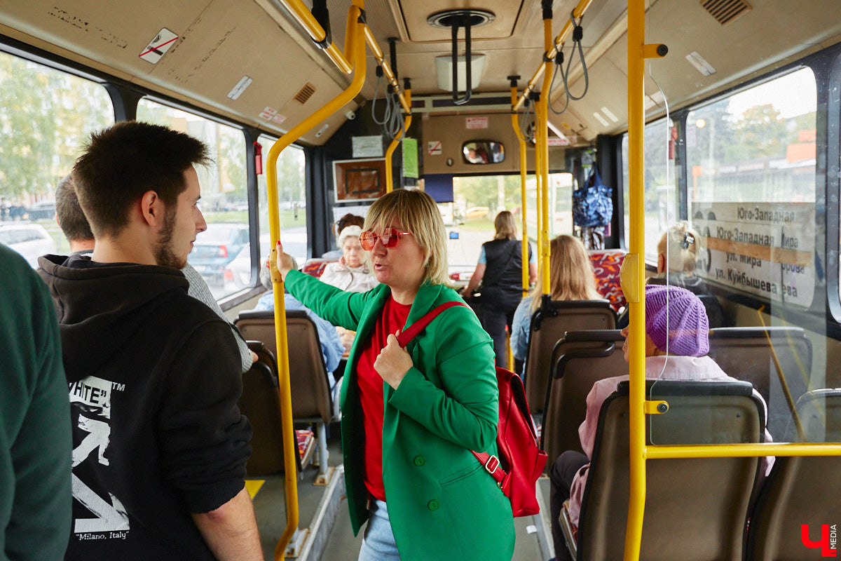 Всего за одно лето во Владимире удалось обновить парк общественного транспорта ровно наполовину. В город прибыло больше сотни машин разных производителей. Какая из них самая лучшая? «Ключ-Медиа» прокатился по областному центру в компании автоблогера в поисках ответа на этот вопрос.