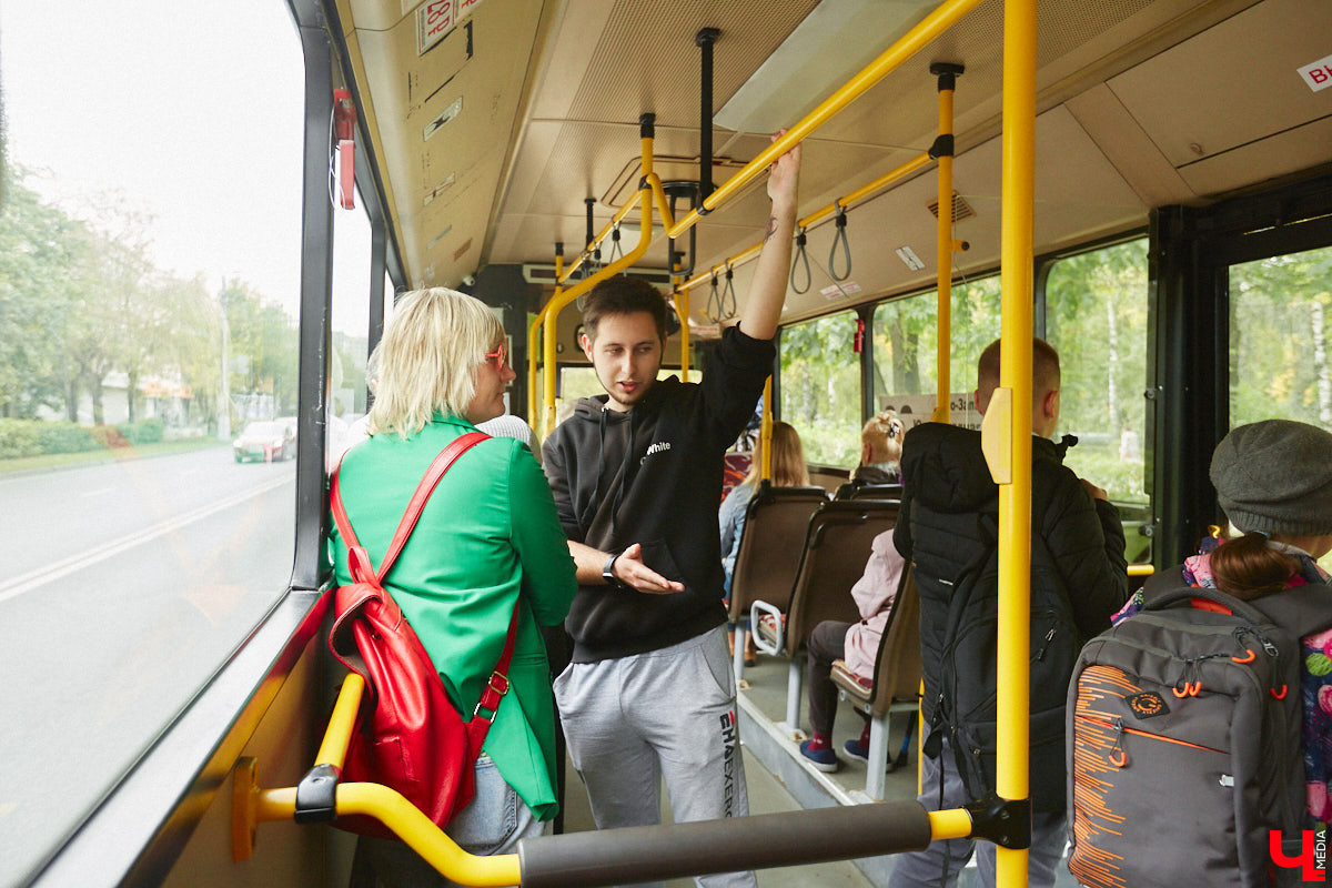 Всего за одно лето во Владимире удалось обновить парк общественного транспорта ровно наполовину. В город прибыло больше сотни машин разных производителей. Какая из них самая лучшая? «Ключ-Медиа» прокатился по областному центру в компании автоблогера в поисках ответа на этот вопрос.