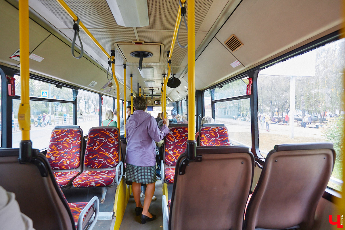 Всего за одно лето во Владимире удалось обновить парк общественного транспорта ровно наполовину. В город прибыло больше сотни машин разных производителей. Какая из них самая лучшая? «Ключ-Медиа» прокатился по областному центру в компании автоблогера в поисках ответа на этот вопрос.