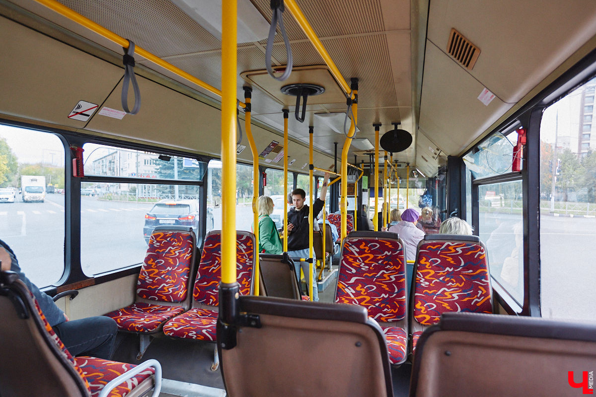 Всего за одно лето во Владимире удалось обновить парк общественного транспорта ровно наполовину. В город прибыло больше сотни машин разных производителей. Какая из них самая лучшая? «Ключ-Медиа» прокатился по областному центру в компании автоблогера в поисках ответа на этот вопрос.