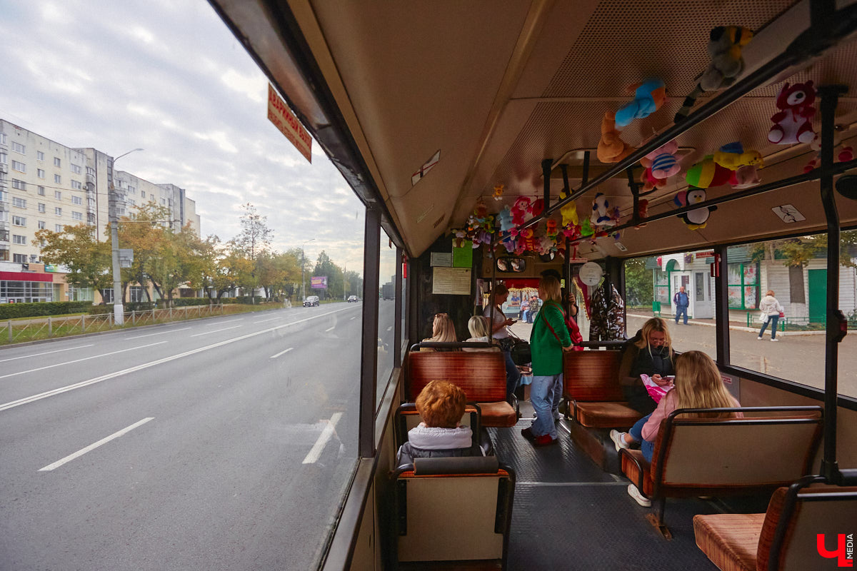 Всего за одно лето во Владимире удалось обновить парк общественного транспорта ровно наполовину. В город прибыло больше сотни машин разных производителей. Какая из них самая лучшая? «Ключ-Медиа» прокатился по областному центру в компании автоблогера в поисках ответа на этот вопрос.