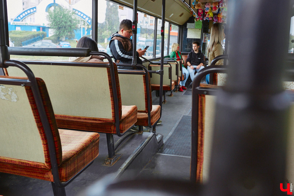 Всего за одно лето во Владимире удалось обновить парк общественного транспорта ровно наполовину. В город прибыло больше сотни машин разных производителей. Какая из них самая лучшая? «Ключ-Медиа» прокатился по областному центру в компании автоблогера в поисках ответа на этот вопрос.