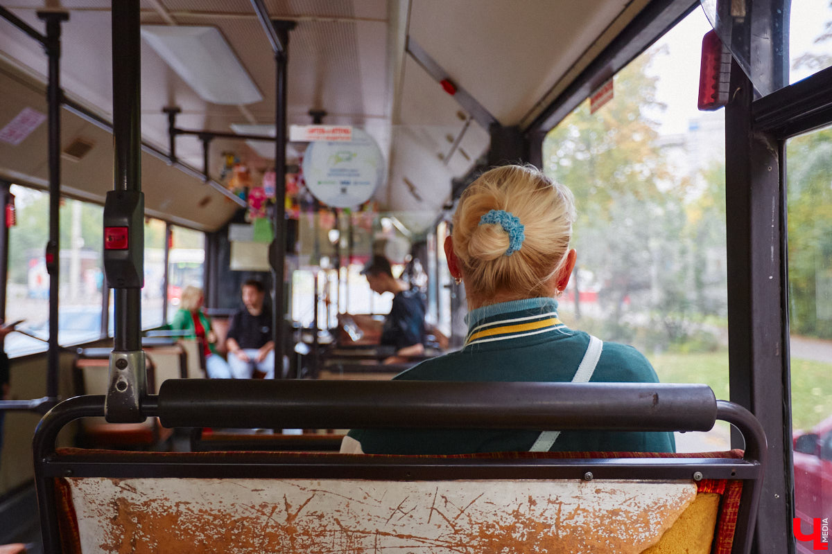 Всего за одно лето во Владимире удалось обновить парк общественного транспорта ровно наполовину. В город прибыло больше сотни машин разных производителей. Какая из них самая лучшая? «Ключ-Медиа» прокатился по областному центру в компании автоблогера в поисках ответа на этот вопрос.