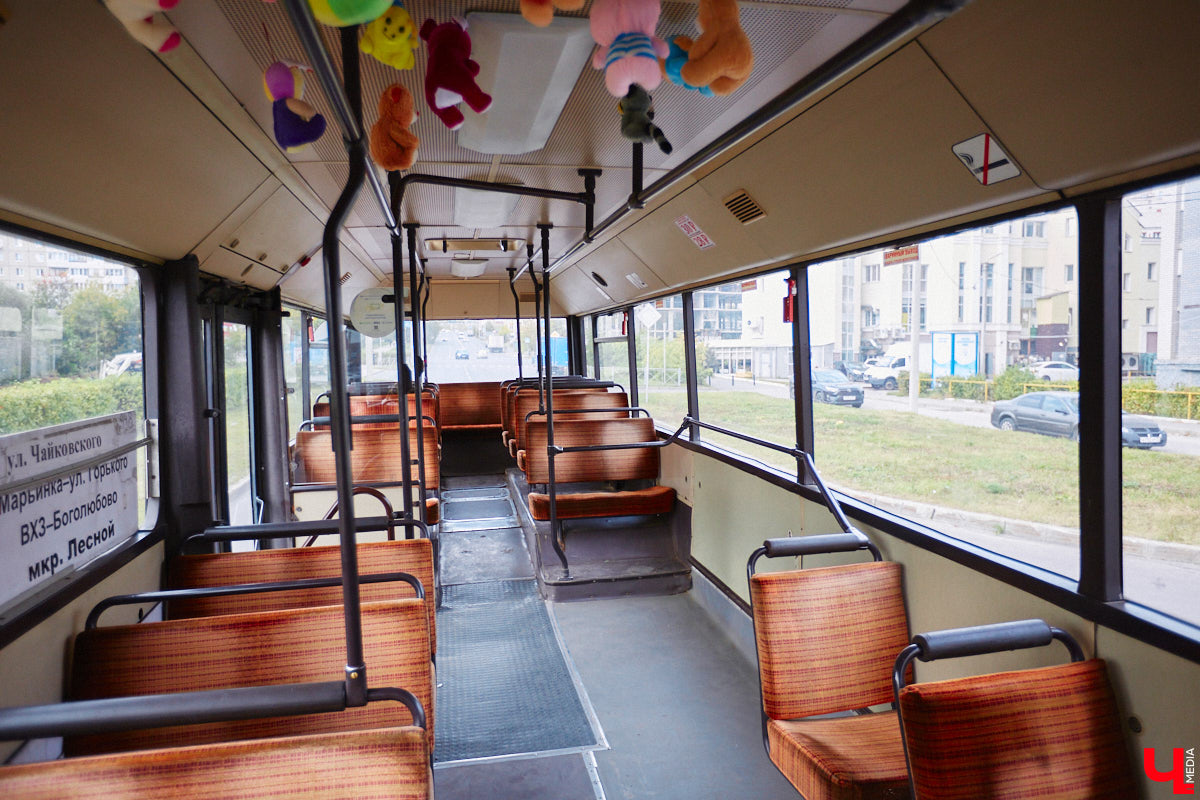 Всего за одно лето во Владимире удалось обновить парк общественного транспорта ровно наполовину. В город прибыло больше сотни машин разных производителей. Какая из них самая лучшая? «Ключ-Медиа» прокатился по областному центру в компании автоблогера в поисках ответа на этот вопрос.