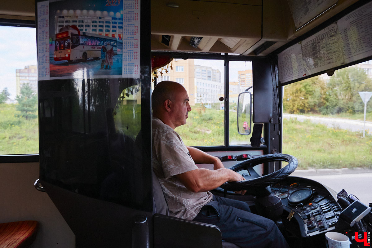 Всего за одно лето во Владимире удалось обновить парк общественного транспорта ровно наполовину. В город прибыло больше сотни машин разных производителей. Какая из них самая лучшая? «Ключ-Медиа» прокатился по областному центру в компании автоблогера в поисках ответа на этот вопрос.