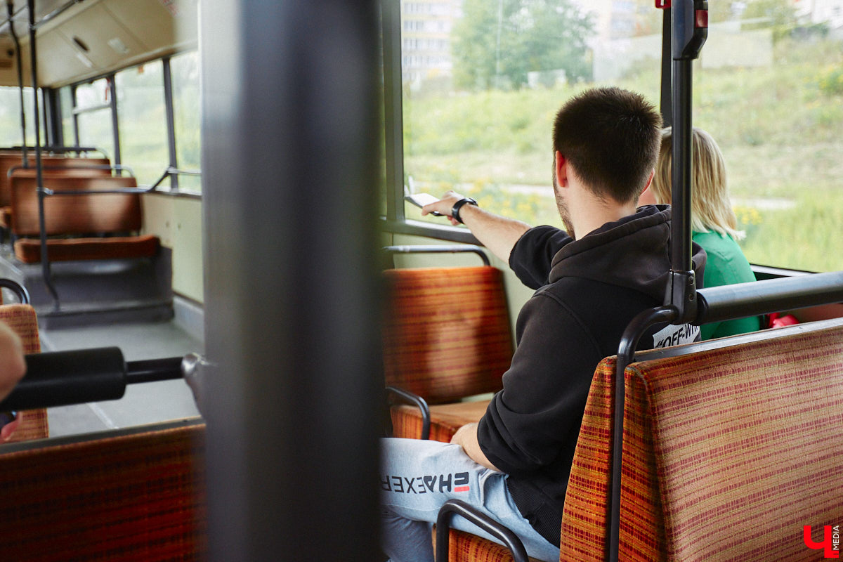 Всего за одно лето во Владимире удалось обновить парк общественного транспорта ровно наполовину. В город прибыло больше сотни машин разных производителей. Какая из них самая лучшая? «Ключ-Медиа» прокатился по областному центру в компании автоблогера в поисках ответа на этот вопрос.