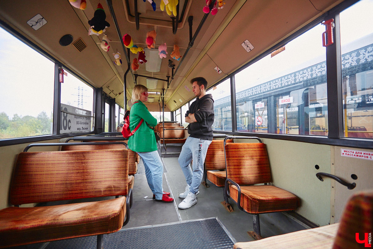 Всего за одно лето во Владимире удалось обновить парк общественного транспорта ровно наполовину. В город прибыло больше сотни машин разных производителей. Какая из них самая лучшая? «Ключ-Медиа» прокатился по областному центру в компании автоблогера в поисках ответа на этот вопрос.