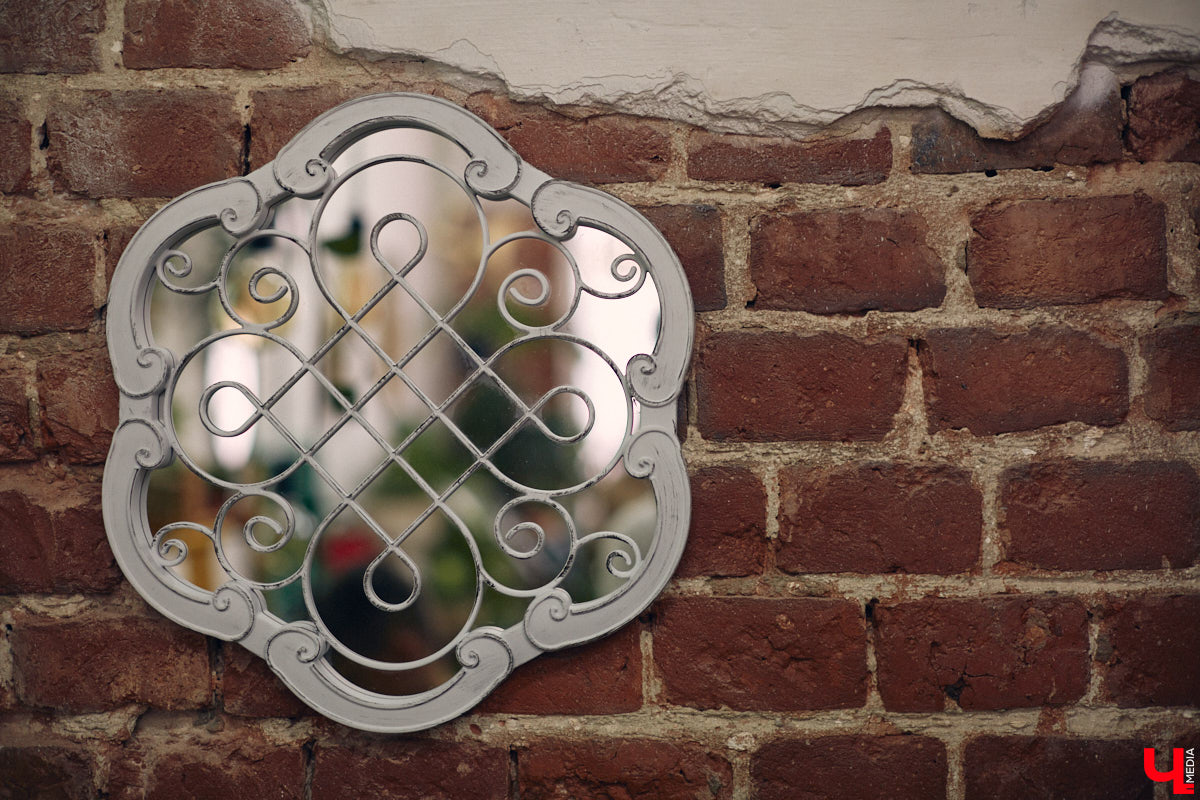 Законсервированная владимирская электростанция продолжает притягивать креативных людей. На территории пространства ТЭЦ-1 уже прошла театральная постановка, а сейчас там разместилась новая зеленая студия. Проект для нашего города необычный. В чем его суть? Авторы рассказали об этом «Ключ-Медиа» в день открытия локации.