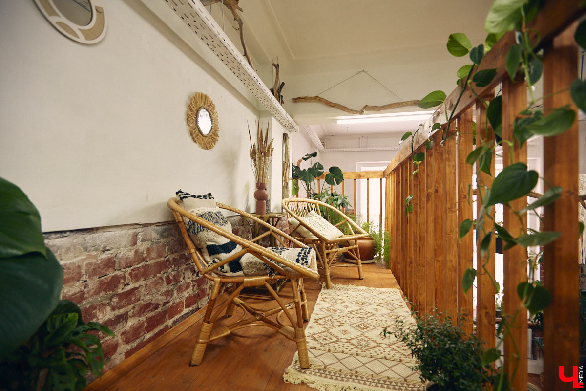 Законсервированная владимирская электростанция продолжает притягивать креативных людей. На территории пространства ТЭЦ-1 уже прошла театральная постановка, а сейчас там разместилась новая зеленая студия. Проект для нашего города необычный. В чем его суть? Авторы рассказали об этом «Ключ-Медиа» в день открытия локации.