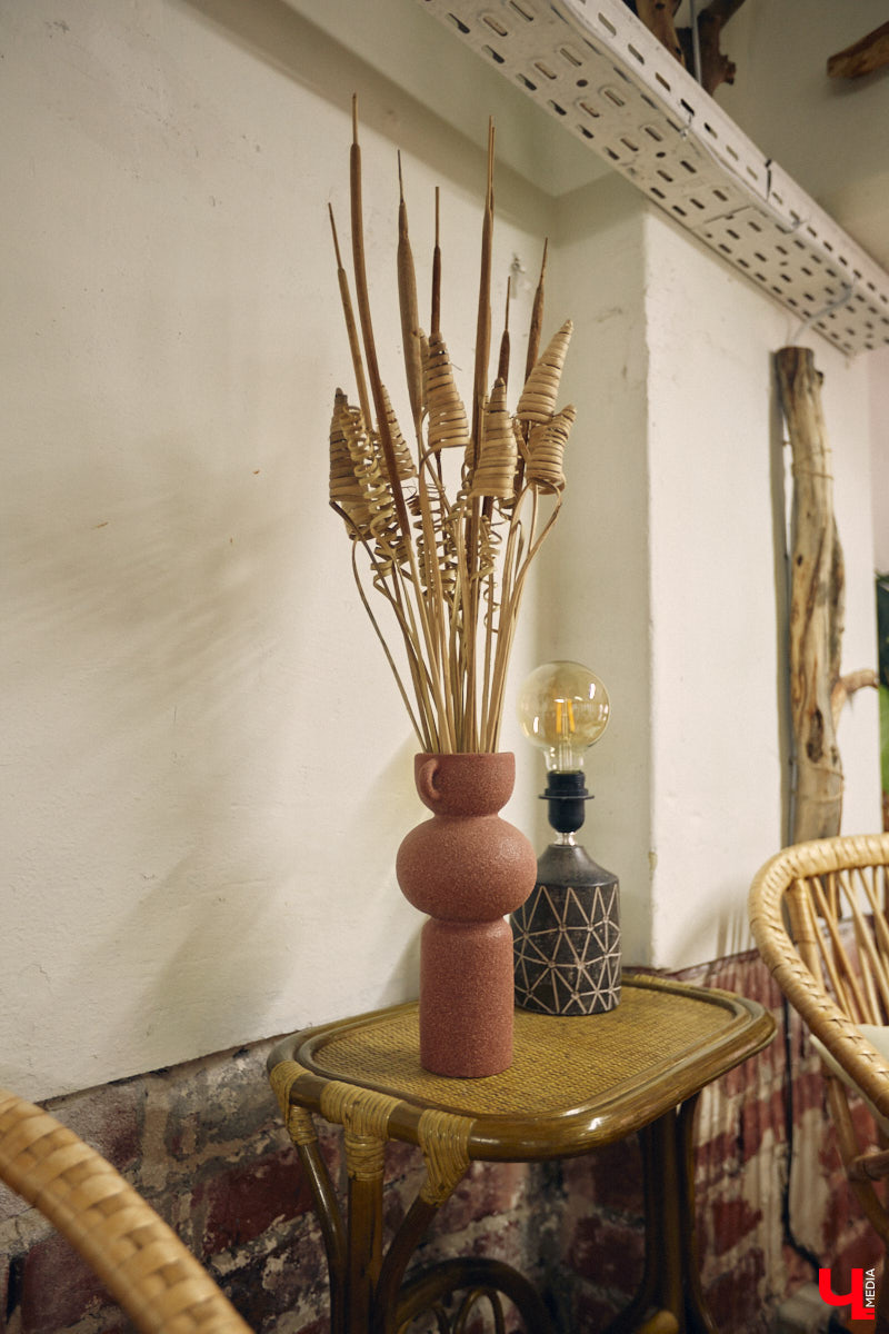 Законсервированная владимирская электростанция продолжает притягивать креативных людей. На территории пространства ТЭЦ-1 уже прошла театральная постановка, а сейчас там разместилась новая зеленая студия. Проект для нашего города необычный. В чем его суть? Авторы рассказали об этом «Ключ-Медиа» в день открытия локации.