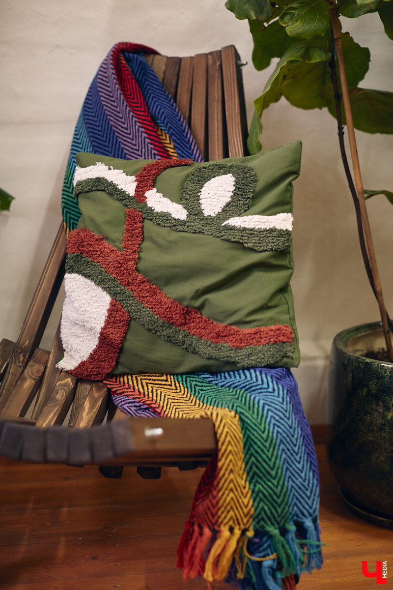 Законсервированная владимирская электростанция продолжает притягивать креативных людей. На территории пространства ТЭЦ-1 уже прошла театральная постановка, а сейчас там разместилась новая зеленая студия. Проект для нашего города необычный. В чем его суть? Авторы рассказали об этом «Ключ-Медиа» в день открытия локации.