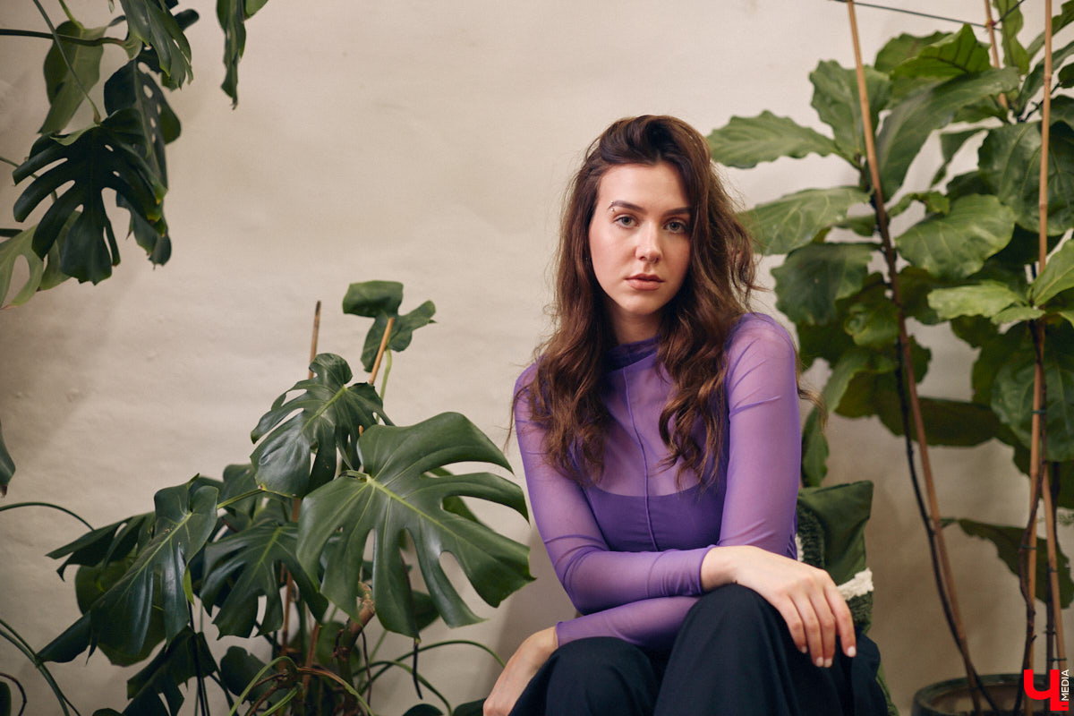 Законсервированная владимирская электростанция продолжает притягивать креативных людей. На территории пространства ТЭЦ-1 уже прошла театральная постановка, а сейчас там разместилась новая зеленая студия. Проект для нашего города необычный. В чем его суть? Авторы рассказали об этом «Ключ-Медиа» в день открытия локации.