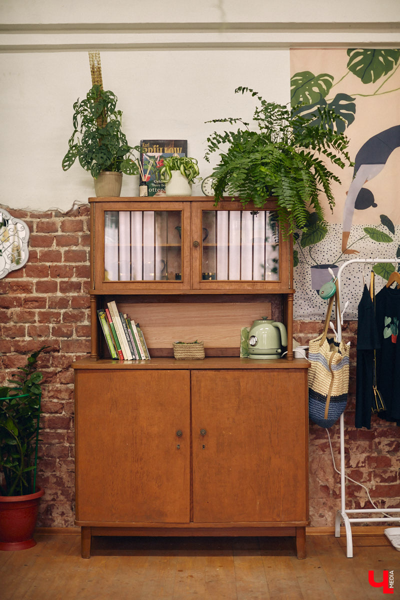 Законсервированная владимирская электростанция продолжает притягивать креативных людей. На территории пространства ТЭЦ-1 уже прошла театральная постановка, а сейчас там разместилась новая зеленая студия. Проект для нашего города необычный. В чем его суть? Авторы рассказали об этом «Ключ-Медиа» в день открытия локации.