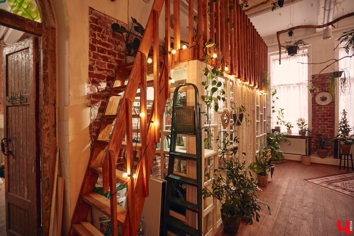 Законсервированная владимирская электростанция продолжает притягивать креативных людей. На территории пространства ТЭЦ-1 уже прошла театральная постановка, а сейчас там разместилась новая зеленая студия. Проект для нашего города необычный. В чем его суть? Авторы рассказали об этом «Ключ-Медиа» в день открытия локации.