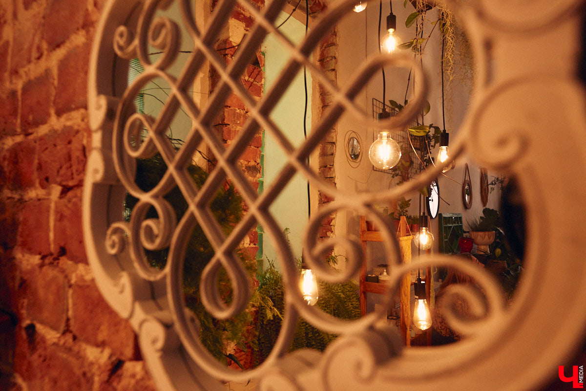 Законсервированная владимирская электростанция продолжает притягивать креативных людей. На территории пространства ТЭЦ-1 уже прошла театральная постановка, а сейчас там разместилась новая зеленая студия. Проект для нашего города необычный. В чем его суть? Авторы рассказали об этом «Ключ-Медиа» в день открытия локации.