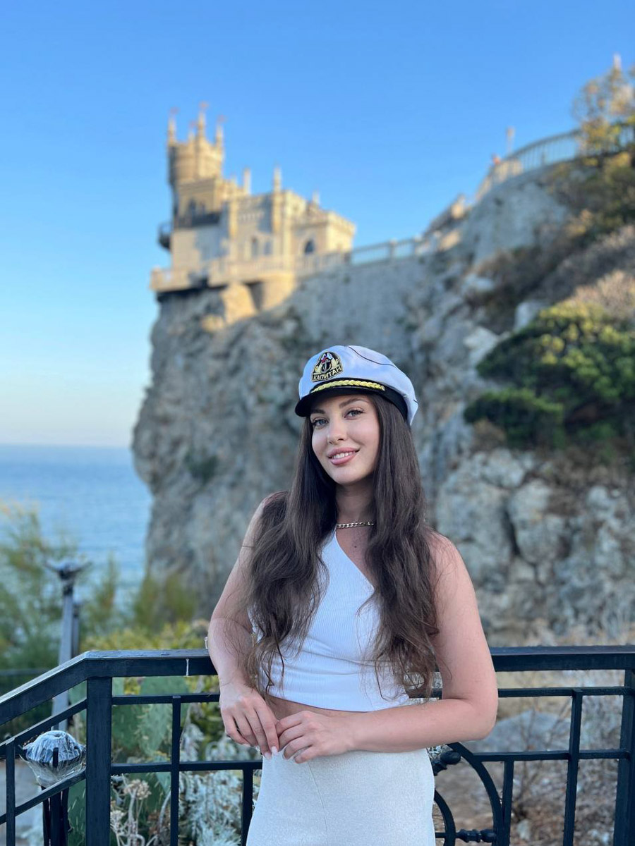 Какая она, успешная женщина? Воображение рисует образ красивой и ухоженной бизнесвумен. Недавно вернувшиеся с премии успешных женщин Crystal queen — 2023 жительницы Владимирской области тому подтверждение, ведь именно они победили в двух номинациях.