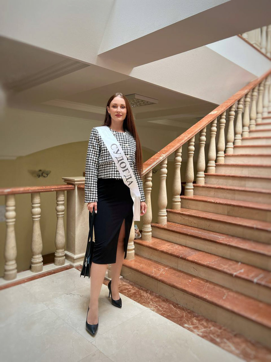 Какая она, успешная женщина? Воображение рисует образ красивой и ухоженной бизнесвумен. Недавно вернувшиеся с премии успешных женщин Crystal queen — 2023 жительницы Владимирской области тому подтверждение, ведь именно они победили в двух номинациях.