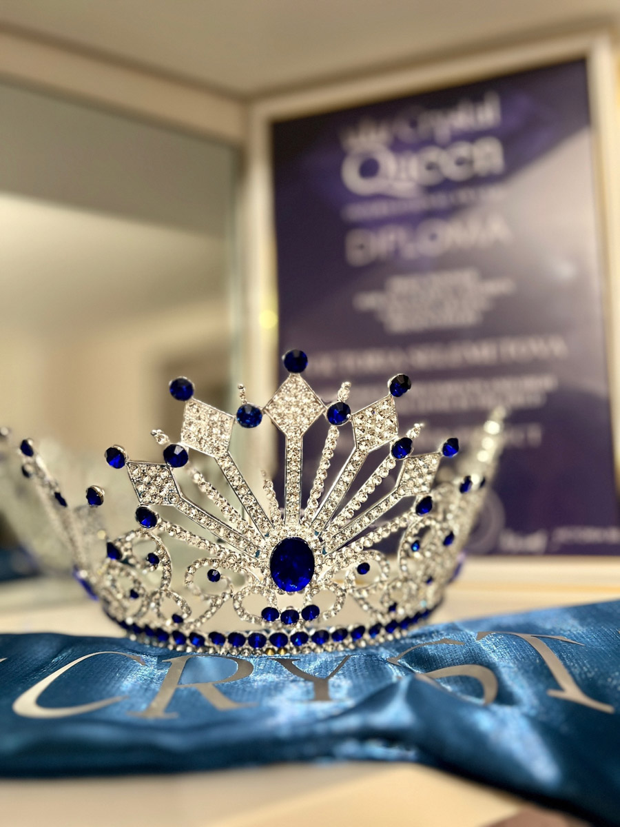 Какая она, успешная женщина? Воображение рисует образ красивой и ухоженной бизнесвумен. Недавно вернувшиеся с премии успешных женщин Crystal queen — 2023 жительницы Владимирской области тому подтверждение, ведь именно они победили в двух номинациях.