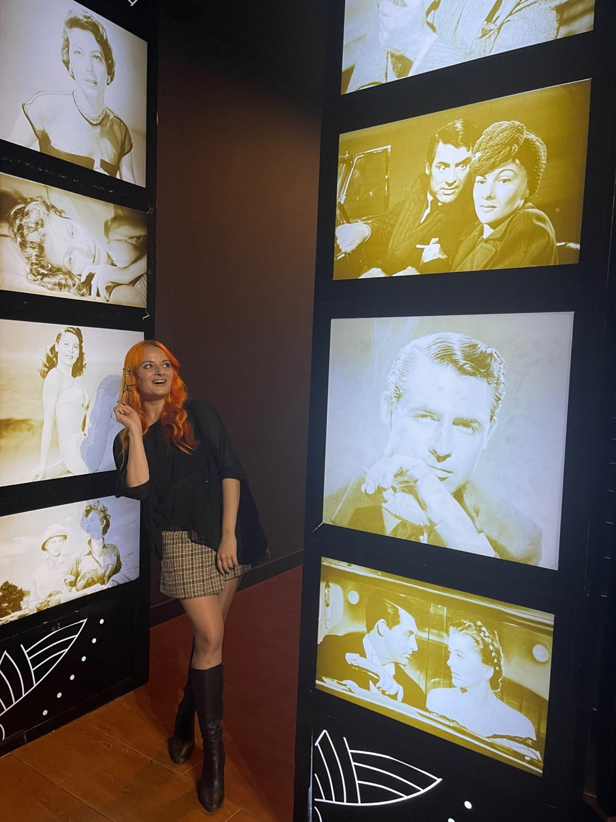 Юлия Покачалова успела сняться не&nbsp;только в&nbsp;сериале про легендарную группу «Король и&nbsp;Шут», но&nbsp;и&nbsp;в&nbsp;недавно вышедшем на&nbsp;большие экраны фильме «Я&nbsp;богиня». Эпизод с&nbsp;участием владимирской певицы на&nbsp;этот раз получился жарким и&nbsp;зрелищным. Еще&nbsp;бы, ведь в&nbsp;нем девушка дралась с&nbsp;актрисой Александрой Бортич. «Мы&nbsp;две минуты буквально „месились“»,&nbsp;— вспоминает она. Впрочем, гораздо больше подробностей вы&nbsp;найдете в&nbsp;нашем с&nbsp;ней интервью.